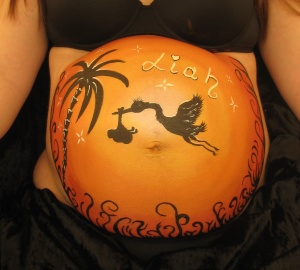 Bellypainting-Storch-mit-Palme