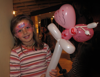 Prinzessin-mit-Luftballonschmetterling-Kinderschminken