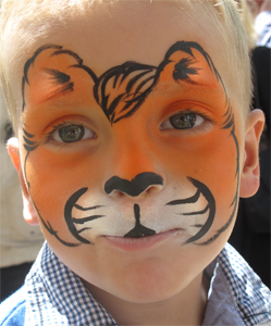 Kinderschminken-Baerenkind-Tiger