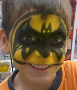 Kinderschminken-gelber-Batman-the-dark-knight