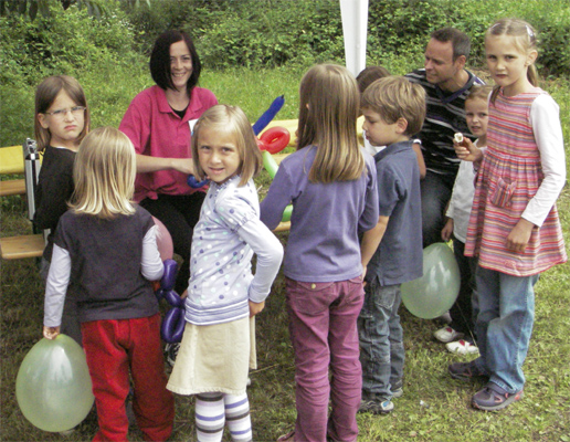 Kindergeburtstag-feiern-Darmstadt-Luftballondrehen-Luftballontiere