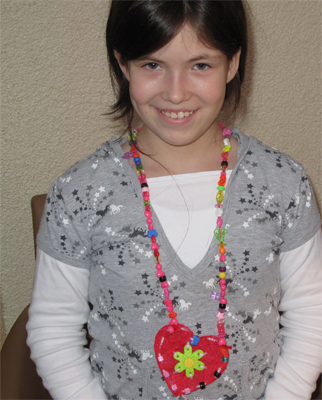 Kindergeburtstag-feiern-Wiesbaden-Perlenkette-sticken