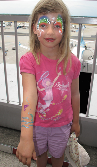 Flughafen-Besucher-Terrasse-Kinderschminken-Fruehling